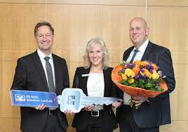 Hillis mill milli i milli er announced today. Neue Leiterin Fur Die Geschaftsstelle Feldkirchen Vr Bank Munchen Land Eg