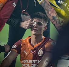 Kazımcan'ın hayatındaki başarıları gösteren madde sonrasında, tedavi edilirken ki hali.Sizin bu konuda konuşulmaz neler? #fenerbahçe #futbol #derbi # galatasaray #kazımcan