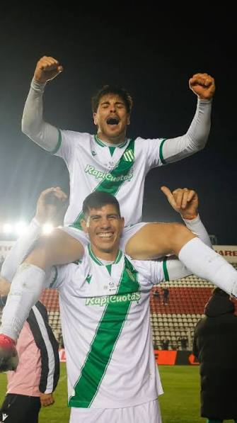 FARMEÓ AURA 😮‍💨💣 Tomás Adoryan le prendió mecha y explotó el arco de Midland. El oriundo de San Pedro marcó el segundo de Banfield en el duelo por Copa Argentina, que terminó
