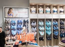 1 utama is one of the klang valley's most popular shopping centres. Pen My Blog Triumph Flagship Boutique Grand Opening At 1 Utama Shopping Centre