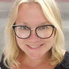 Tara Trudeau's Instagram, Twitter & Facebook