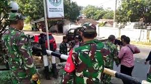 Edan, preman mabuk dadang buaya cs serang koramil dan polsek pameungpeuk garut. Ggqorc85an4eqm