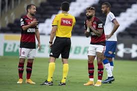 Henrique dividem e o jogador do bahia leva a pior. Nao Jogo Mais Aqui Diz Gabi Apos Expulsao Aos 9 Minutos De Fla X Bahia