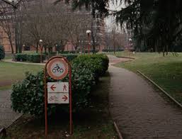 Secondo le indiscrezioni raccolte da milano e finanza berlusconi e singer hanno discusso del futuro del milan e delle strategie per rilanciare la società. La Citta Dei Numeri Uno Immagini Da Milano 2 Le Parole E Le Cose