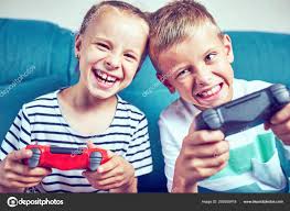 Así que es cierto que xbox one, y cualquier consola en general, es una buena aliada. Fotos De Nino Jugando Xbox De Stock Nino Jugando Xbox Imagenes Libres De Derechos Depositphotos