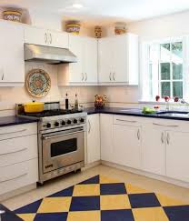 Kitchen rugs are a wonderful way to accessorize your kitchen by giving it a finished touch while keeping your floor in good condition. Kitchen Rug Sets Kitchen Rug Ideas Eatwell101