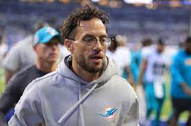 News: Mike McDaniel has asked Dolphins management to completely ban legend Tom Brady from coming to Hard Rock Stadium in the future.... when the legend gave an objective assessment on television about the recent game between the Dolphins and Commanderes - "The Dolphins won based solely on luck and referee decisions...!".-thanhhoa