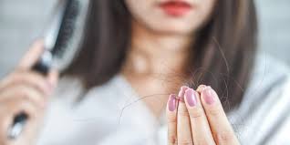 I capelli dopo il parto tendono a cadere in modo anche piuttosto copioso: Caduta Dei Capelli Dopo Il Parto Prodotti E Rimedi Gravidanzaonline