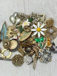 Vintage Junk Jewelry Lot Brooches Pins Craft Supply Costume Etsy Junk Jewelry Vintage Junk Vintage Pins