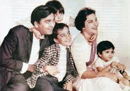 Sanjay Dutt A Real Life Family Portrait With Parents Sunil Dutt Nargis Sunil Dutt Film World Vintage Bollywood