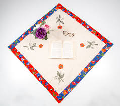 Buldan Kumas Uzerine Nakis Islemeli Pazen Runner Ve Masa Ortumuzu Cok Begeneceksiniz Masa Ortusu 90x 90 Runner 50 X 13 Goruntuler Ile Ortuler Dekorasyon Fikirleri Nakis