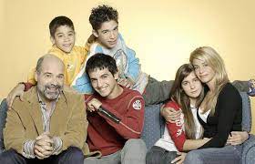 Los serrano 5 capítulo (me gusta cuando callas) part 2/2. La Ventana Regresan Los Serrano Daniel Ecija Su Creador Lanza La Pelota A Telecinco Ojala Volvieramos Television En La Cadena Ser Cadena Ser