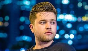 Mastin brings a new suitcase full of rock