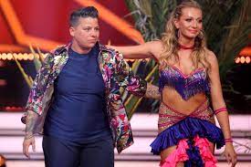 Prom / let it snow! Kerstins Let S Dance Jubel Erste Worte Von Regina Luca Promiflash De