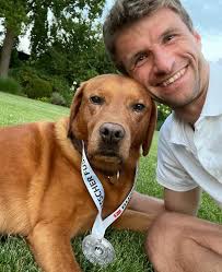 Happy International Dog Day from Thomas Müller! 🐶