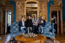 Het grootste portal voor nederlandse en belgische kopers, verkopers en makelaars van bed and breakfasts en kleine hotels in het buitenland (europa). Chateau In De Achterhoek In Deze Gigantische Villa Gaat De Familie Meiland Wonen