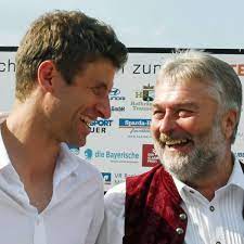 Thomas müller haus / thomas muller not impressed with interviewer for laughing after shock bayern munich defeat pundit arena / er steht beim fc bayern münchen unter vertrag, mit dem er mehrmals deutscher meister und pokalsieger wurde sowie 2013 und 2020 das triple aus meisterschaft, pokalsieg und champions league gewann. Thomas Muller Bekommt Sondergenehmigung Fur Sein Haus In Otterfing Otterfing