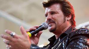 Une expérience de 21 ans, un sosie de sa passion pour johnny hallyday nous permet de vous proposer des spectacles de qualité avec sonorisation et éclairages inclus dans les formules. A Tourcoing Un Concert En Hommage A Johnny Hallyday