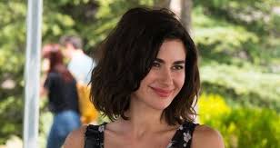 Nesrin cavadzade (born 30 july 1982) is a turkish actress of azerbaijani origin. Nesrin Cavadzade Kimdir Nereli Boyu Yasi Dizileri Ailesi