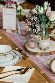 Vintage deko lässt vergangene zeiten aufleben. Tischdeko Vintage Runde Tische Hochzeit Tischdeko Goldene Hochzeit Hochzeit Tischdekorartion