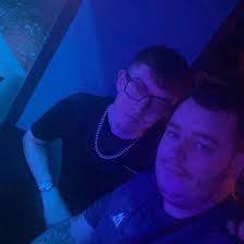 Hey I've moved from ps to pc I've got 400hr under my belt (console) however  my friend has 0hrs so we are looking for a server that has the z spawn  selection