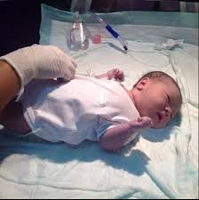 Jahitan bersalin atau secara medikalnya disebut dengan episiotomi adalah potongan yang dibuat pada perineum (antara jalan lahir bayi dan anus). Betul Betul 10cm Baru Teran Bersalin 3 Anak Semuanya Tanpa Jahitan Ibu Ini Kongsi Tips Akak Gojes