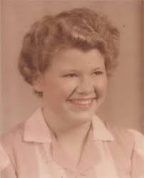 What a stunner! Here's another photo of Rosaline Eccles. She was the  daughter of my Grandfathers brother Francis and his wife Susannahs daughter  Lizzie. That would make her my 2nd cousin once