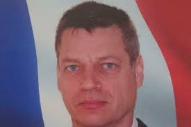 Gendarme Éric Comyn: Un an après, la veuve crie à l'injustice! - Imagen principal del artículo