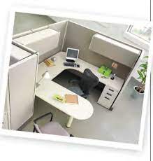 Herman miller är ett varumärke för kontorsutrustning och en viktig produkt som företaget distribuerar är kontorsskåpet. 2