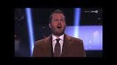 Chains, durag og saggebukser fra 2001 brukes som kostymer når sangere (og dommere, programledere). Stjernekamp 2020 Emil Musical Youtube