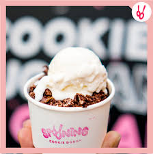 Leckerer Keksteig Mit Eiscreme Topping Berlin Mit Kindern Erleben Spooningcookiedough Cookiedough Eis Icecream Topping Keksteig Keksteig Teig Kekse