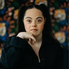 Mona Gill's Instagram, Twitter & Facebook