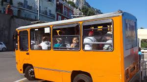 Let's take those public transports well, and enjoy your visit! Bild Capri Wirklich Kleiner Bus Zu Transport In Capri
