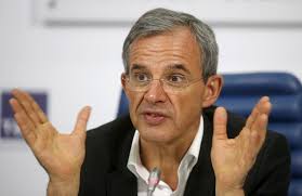 Christian jacob listens and reacts to renaud muselier's speech as part of the campaign for the regional elections. Regionales Thierry Mariani De Simple Militant A Candidat Tenace