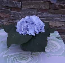 Lo que más se estila es incluir velas y flores ya sean frescas o secas, pero puedes dejar volar. Centro De Mesa Con Hortensias Yyoconestasflores