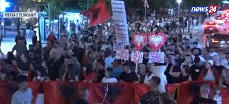 Kilometer-long march in the civic revolt/ Protesters return to "Martyrs of the Nation" Boulevard