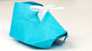 Schuh aus papier basteln als geschenkverpackung. Origami Babyschuhe Aus Papier Falten Bastelanleitung Geschenk Geburt Youtube