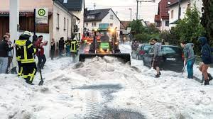 Alle dpa) starkregen und gewitter hielten am samstag die rettungskräfte in teilen deutschlands auf trab. In Deutschland Drohen Weitere Gewitter Am Wochenende Panorama Sz De