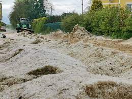 Súlyosan megsebesítette a feleségét egy csipkereki férfi. Szornyu Jegeso Vas Megyeben A Jeget Traktorral Es Potkocsival Kell Agroinform Hu