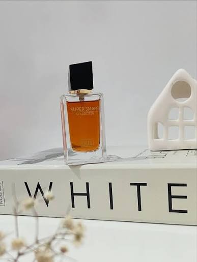 عطر جیبی زنانه سوپر اسمارت مدل لیبر اینتنس با رایحه کرم و گلی حجم ۲۵میل • ویژگی برجسته: عطری قوی، زنانه و اغواکننده که حس آزادی و جسارت را القا می‌کند. مزیت: