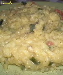 Unire le zucchine, metà grattugiate e metà tagliate a pezzetti, regolare di sale e pepe e cuocere per 5 minuti. Risotto Speck Zucchine E Zafferano Fiordifrolla