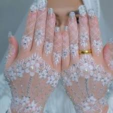 Lihat berbagai macam gambar tutorial bagaimana cara membuat henna tangan, henna pengantin dan henna kaki simple. Areshya End Di 2021 Henna Desain Henna Sarung Tangan Pernikahan