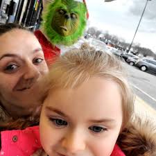 Tara Phares's Instagram, Twitter & Facebook