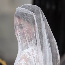 Il matrimonio di harry e meghan markle sarà la prima occasione in cui rivedremo kate middleton dopo la nascita di louis avvenuta lo scorso 23 aprile. Kate Middleton La Ricamatrice Del Suo Abito Da Sposa E Nei Guai Amica