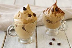 Due dosi di caffè in polvere per due tazze di caffè espresso. Crema Di Caffe In Bottiglia Solo 3 Ingredienti Pronta In Minuti