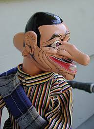 Wayang golek salah satu kebudayaan seni sunda yang sangat terkenal. Dawala 2 Wayang Indonesia