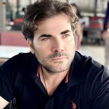 تعيين الفنان والمخرج " غطفان غنوم " عمـيداً للمعهـد العالي للفنون المسرحية في سـوريا .