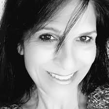 Barbara Hewitt's Instagram, Twitter & Facebook