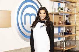Rita simons, su pollard and bez compete in first round celebrity masterchef is back with a new series and a whole host of nervous celebrities have signed up to. Cizbmurvpb9w M