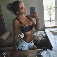 Alexis rené glabach (born november 23, 1996), known professionally as alexis ren, is an american social media personality and model. Alexis Ren Fashion And Instagram Image 6241553 On Favim Com